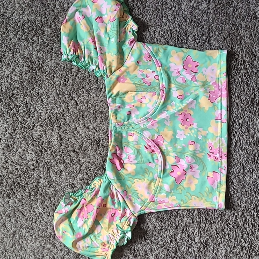 Hazel & Olive Crop